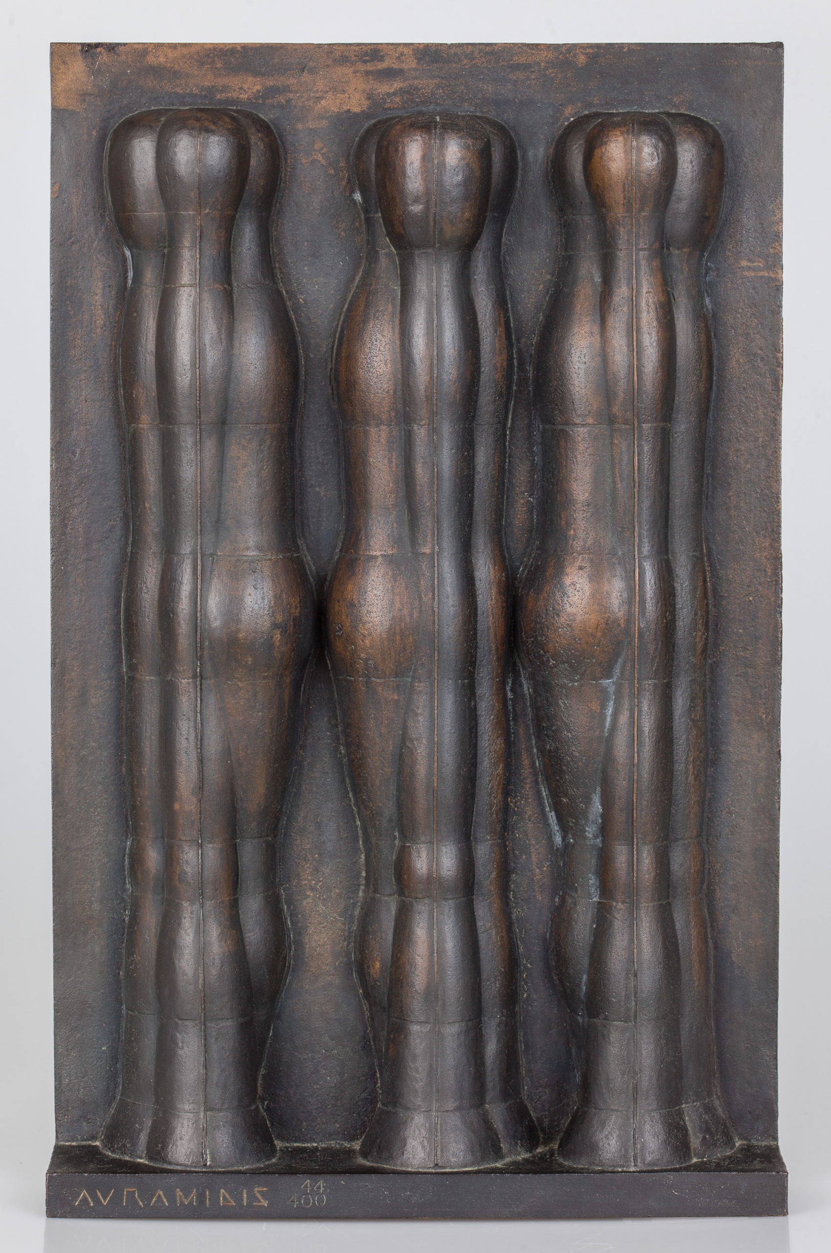 Joannis Avramidis, Ohne Titel (Drei-Figuren-Relief)