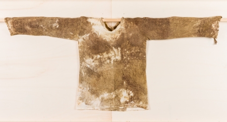 Hermann Nitsch, Ohne Titel (Hemd mit Blut)